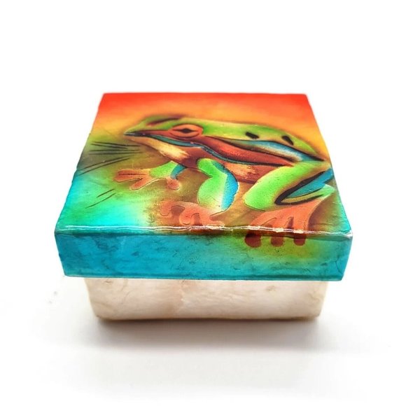 Small Capiz Shell Trinket Box With Handpainted Tree Frog From The Phillipines - Picture 1 of 10